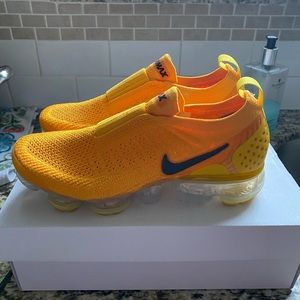 Nike Air VaporMax Moc 2 University Gold (W)
